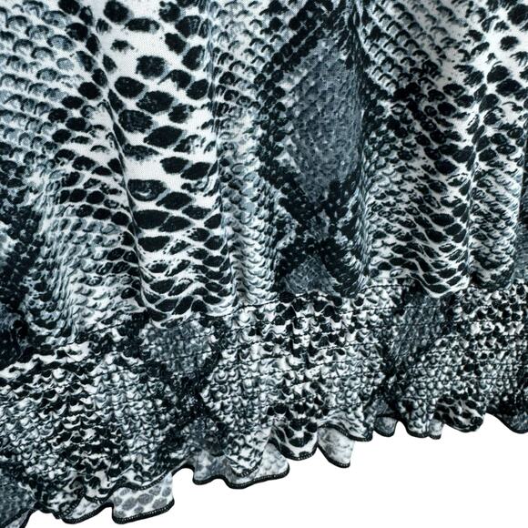 Fate & Fortune Black Gray Snakeskin Print 3/4 Sleeve V-Neck Blouse Size L - Picture 3 of 5